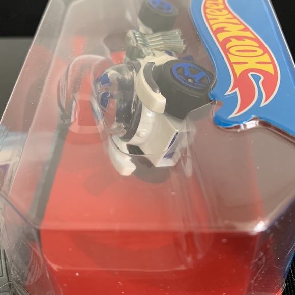 2014 Mattel Hot Wheels Disney Star Wars R2-D2 Car - Picture 7 of 12